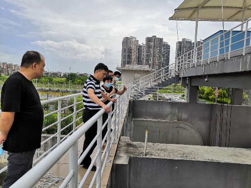 沈鸿局长带队到莲花联围管理所进行防台风安全检查